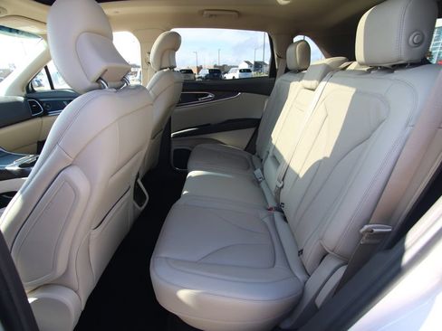 Used 2019 Lincoln Nautilus Reserve w/ Driver Assistance Package AWD/4WD image 7