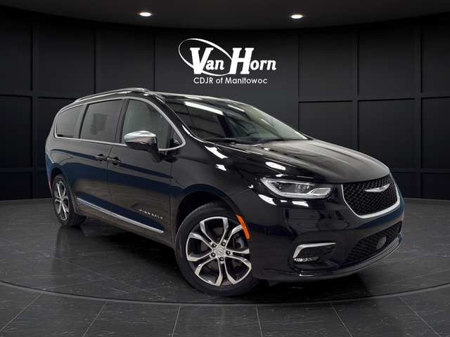 Certified 2025 Chrysler Pacifica Pinnacle w/ Trailer Tow Group AWD/4WD image 1