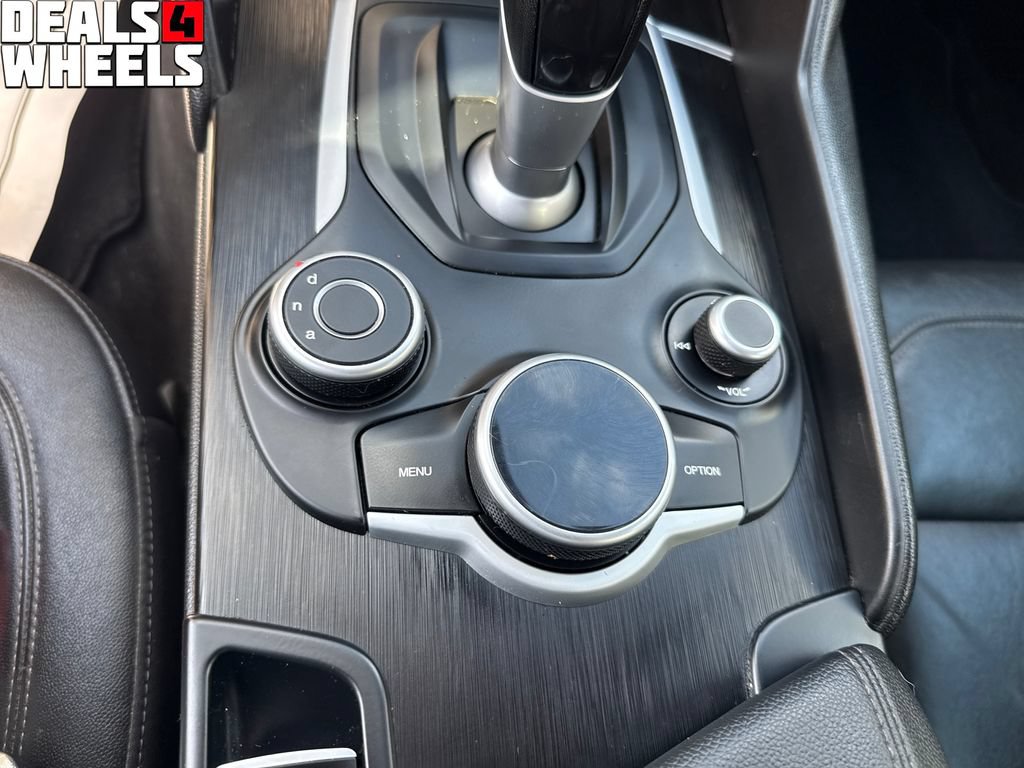 Used 2018 Alfa Romeo Giulia AWD image 36