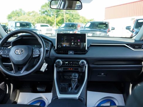 Used 2023 Toyota RAV4 LE FWD image 9