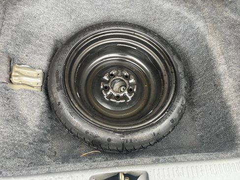 Used 2003 Mitsubishi Galant ES image 29