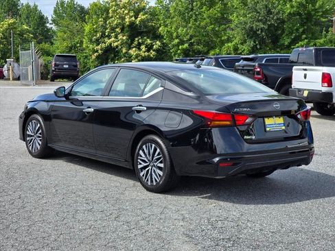 Used 2025 Nissan Altima 2.5 SV FWD image 24