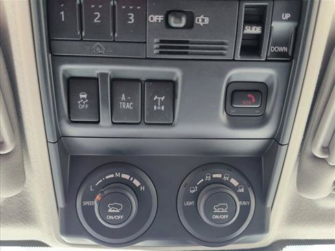Used 2021 Toyota 4Runner TRD Off-Road Premium w/ Moonroof Package AWD/4WD image 13