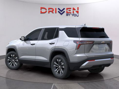 New 2026 Chevrolet Equinox LT image 2