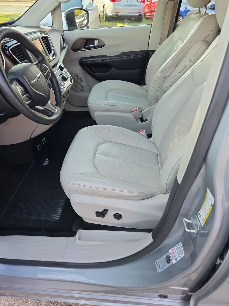 Used 2021 Chrysler Voyager Lxi FWD image 11