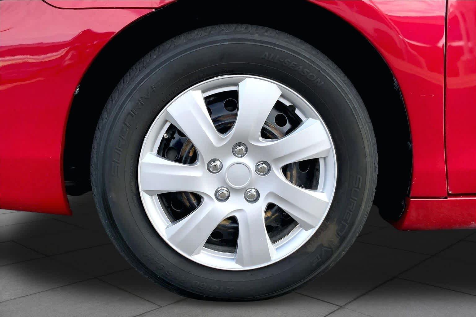 Used 2010 Toyota Camry LE FWD image 8