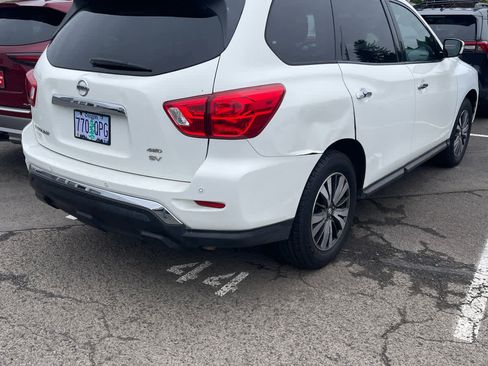 Used 2017 Nissan Pathfinder SV image 4