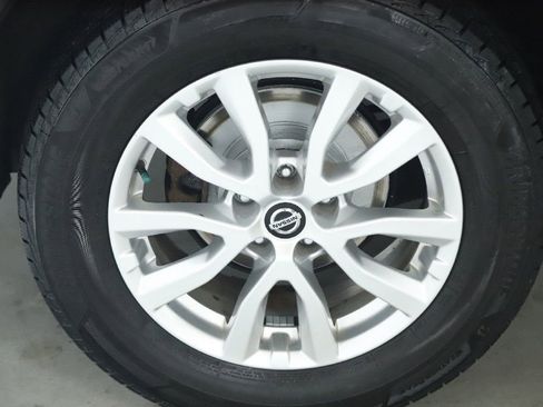 Used 2020 Nissan Rogue SV FWD image 12