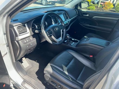 Used 2017 Toyota Highlander Limited AWD/4WD image 12