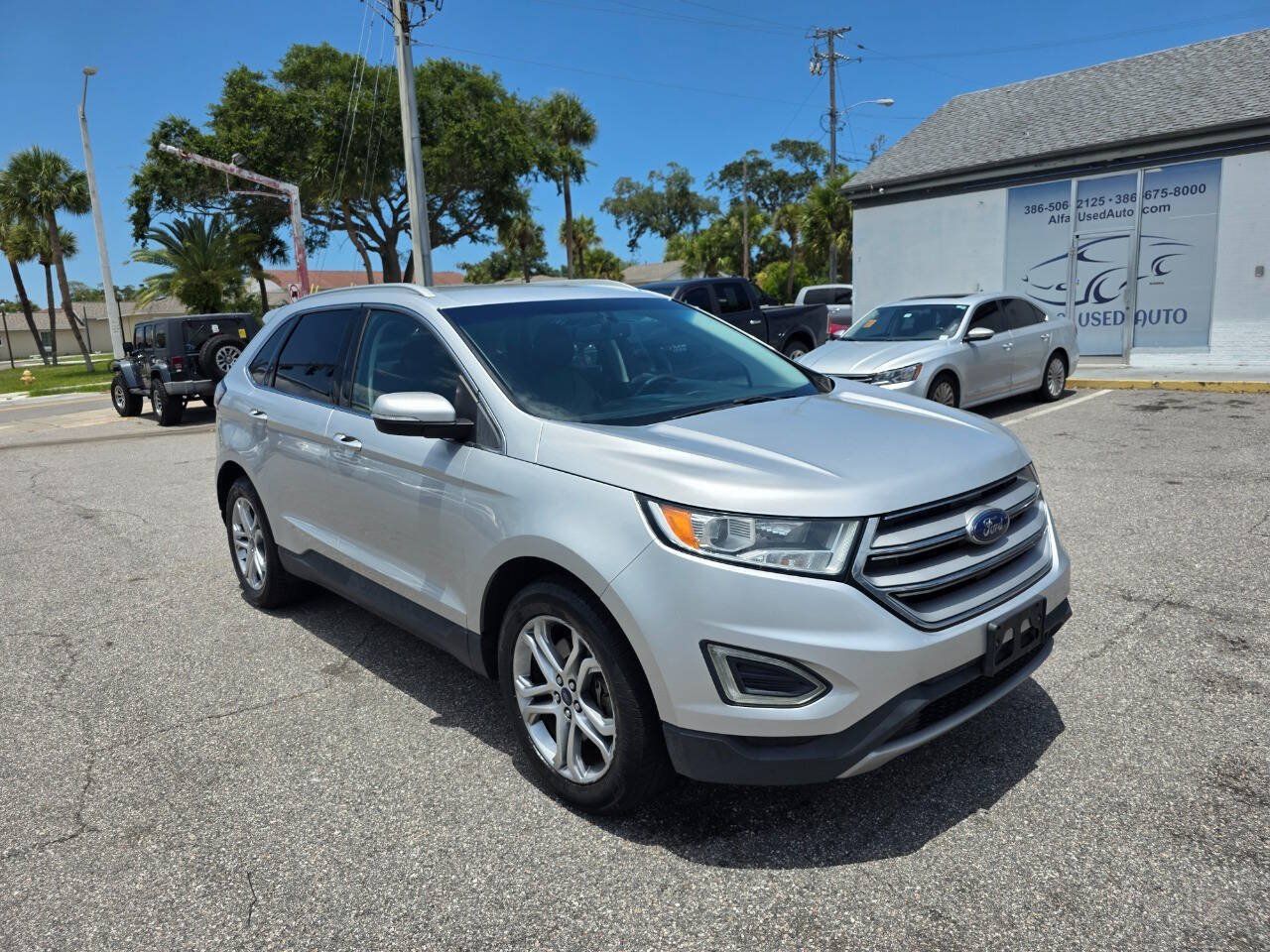 Used 2015 Ford Edge Titanium w/ Technology Package AWD/4WD image 2