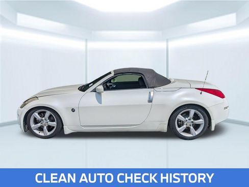 Used 2007 Nissan 350Z Touring RWD image 2