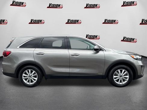 Certified 2019 Kia Sorento LX image 4