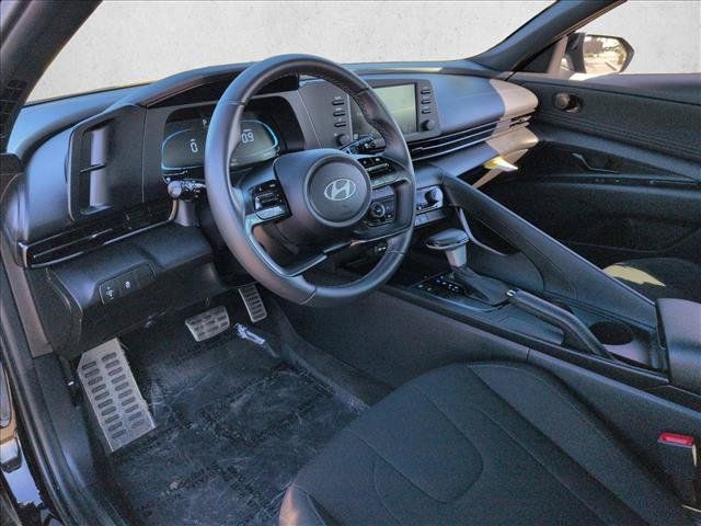 Used 2025 Hyundai Elantra Sport FWD image 12