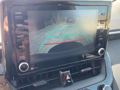 Used 2022 Toyota Corolla LE FWD image 3