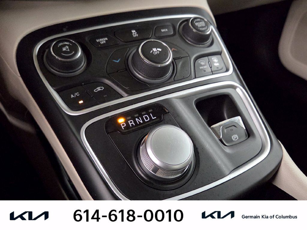Used 2015 Chrysler 200 Limited FWD image 24