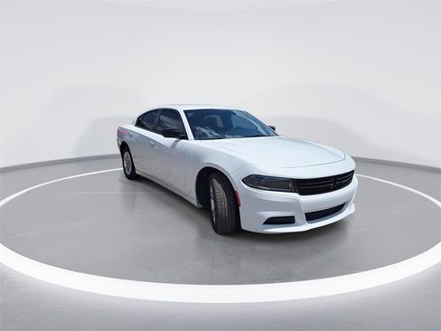 Used 2023 Dodge Charger SXT image 2