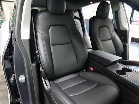 Used 2021 Tesla Model Y Performance image 32