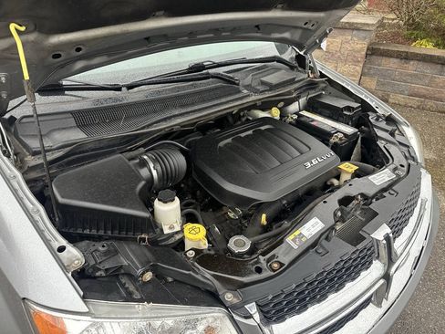 Used 2019 Dodge Grand Caravan SE FWD image 13