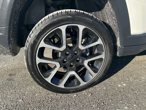 Used 2018 Jeep Grand Cherokee Limited image 33