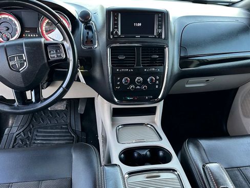 Used 2019 Dodge Grand Caravan SXT image 15
