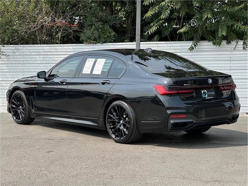 Used 2022 BMW 750Li xDrive AWD/4WD image 12