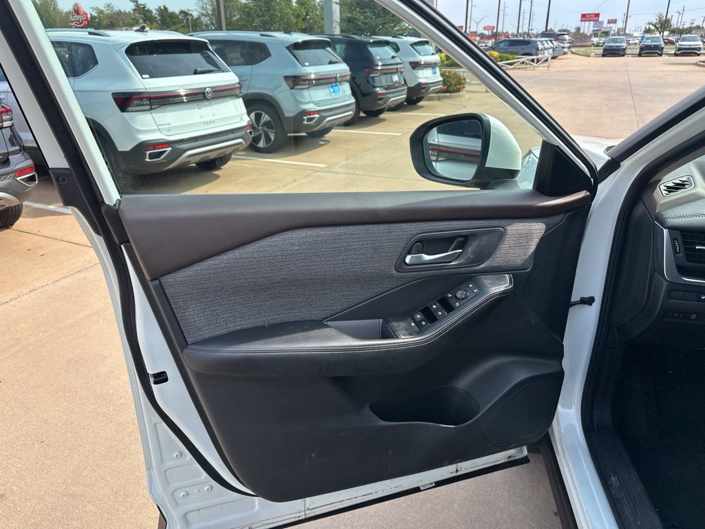 Used 2023 Nissan Rogue SV AWD/4WD image 13