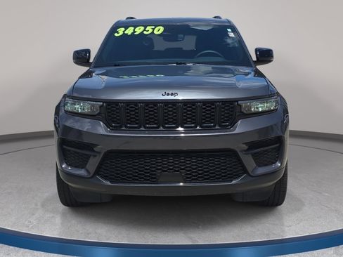 Used 2023 Jeep Grand Cherokee Altitude AWD/4WD image 3