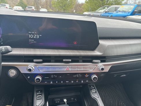 Used 2023 Kia Telluride EX w/ EX Captain's Chair Package image 14