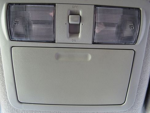 Used 2012 Suzuki Equator Sport AWD/4WD image 25