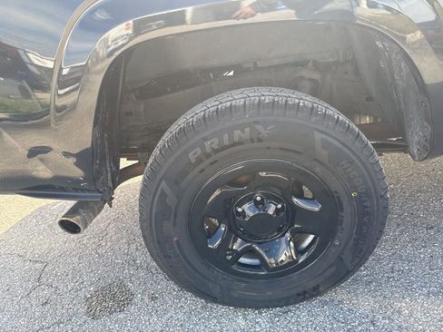 Used 2018 Toyota Tacoma SR image 15