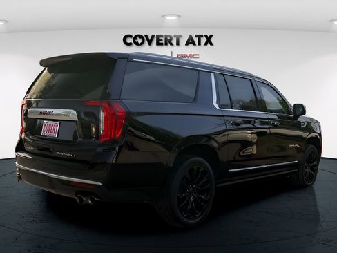 Used 2022 GMC Yukon XL Denali w/ Denali Premium Package image 7