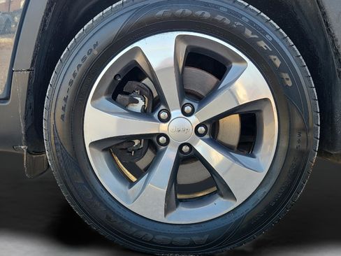 Certified 2019 Jeep Cherokee Limited image 34