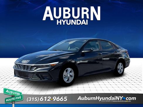 New 2026 Hyundai Elantra SE FWD image 2