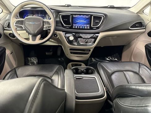 Used 2020 Chrysler Pacifica Limited w/ Advanced Safetytec Group FWD image 24