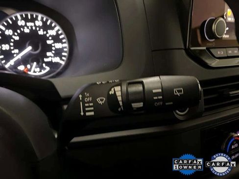 Used 2024 Nissan Pathfinder S image 39