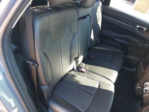 Used 2022 Kia Sorento S w/ Panoramic Sunroof Package image 11