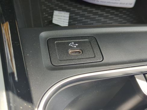 New 2025 Mercedes-Benz GLB 250 image 10