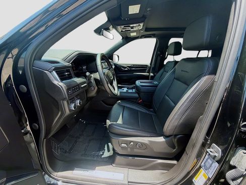 Used 2023 GMC Yukon Denali AWD/4WD image 18