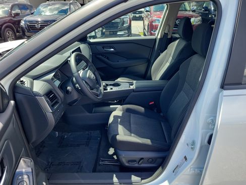 Certified 2025 Nissan Rogue SV FWD image 13