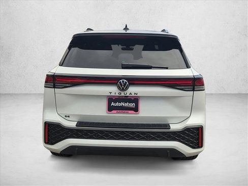 New 2026 Volkswagen Tiguan SE R-Line image 8