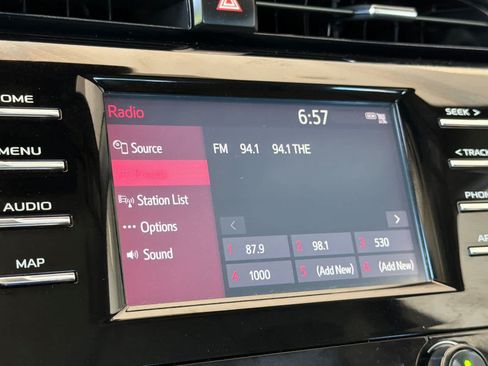 Used 2019 Toyota Camry SE FWD image 18