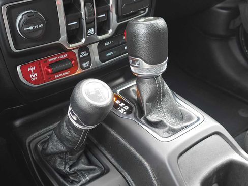 Used 2024 Jeep Wrangler Unlimited Rubicon 4xe AWD/4WD image 35
