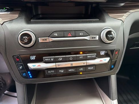 Used 2020 Ford Explorer Limited w/ Class III Trailer Tow Package RWD image 28