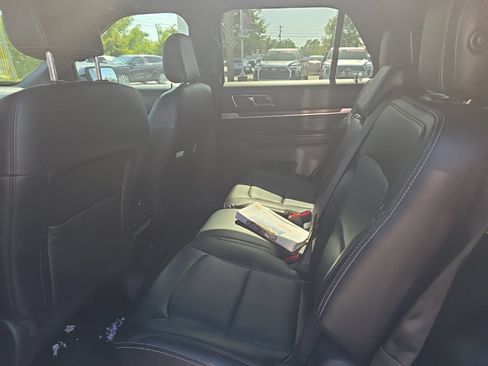 Used 2018 Ford Explorer Limited w/ Ford Safe & Smart Package FWD image 9