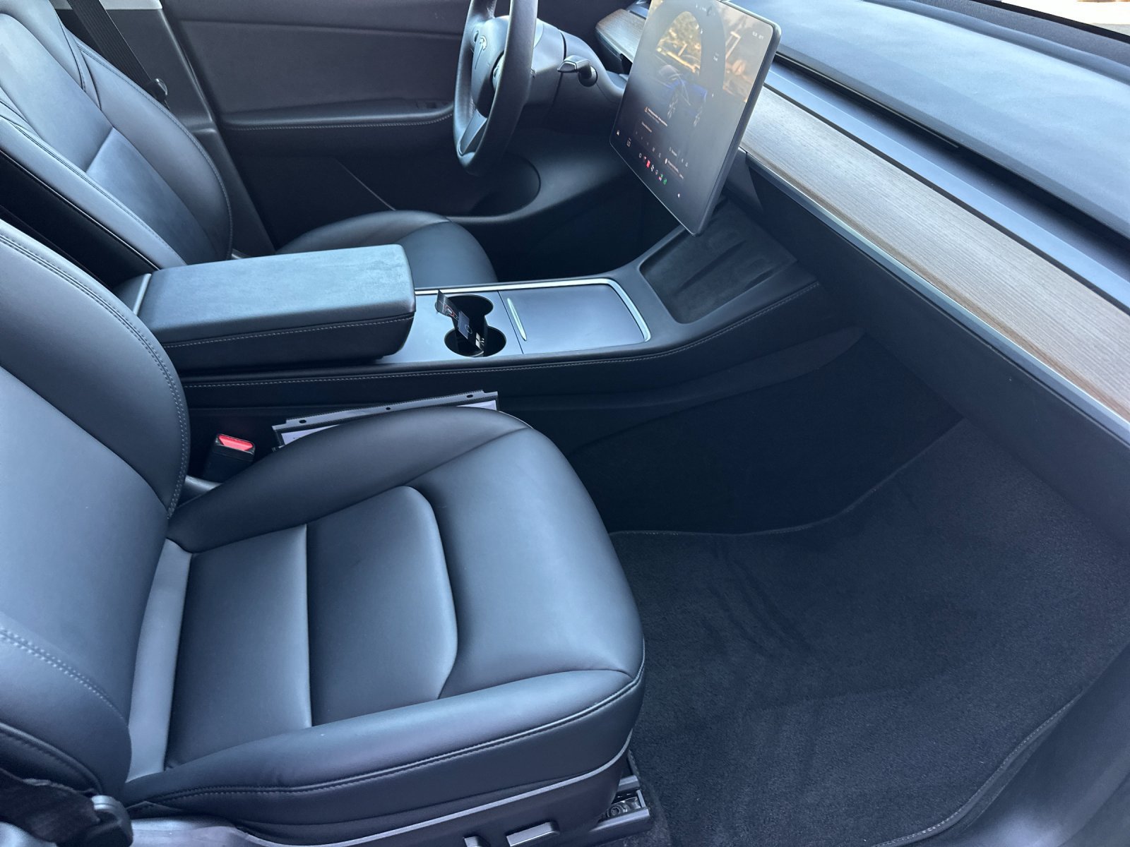 Used 2022 Tesla Model Y Long Range AWD/4WD image 16