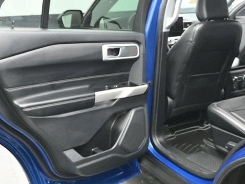 Used 2022 Ford Explorer XLT w/ Equipment Group 202A AWD/4WD image 23
