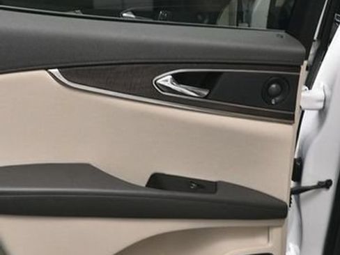 Used 2019 Lincoln Nautilus Reserve AWD/4WD image 14
