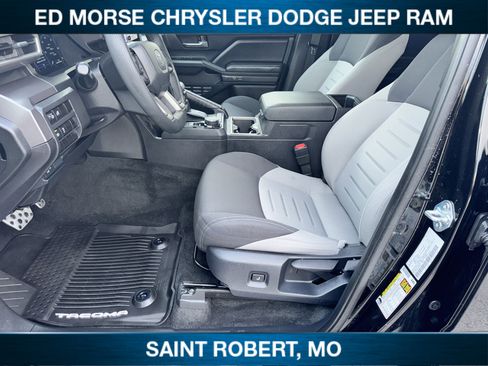 Used 2025 Toyota Tacoma SR5 image 26