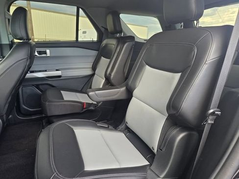 Used 2024 Ford Explorer XLT w/ Equipment Group 202A AWD/4WD image 13