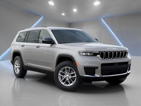 New 2026 Jeep Grand Cherokee L Laredo image 5